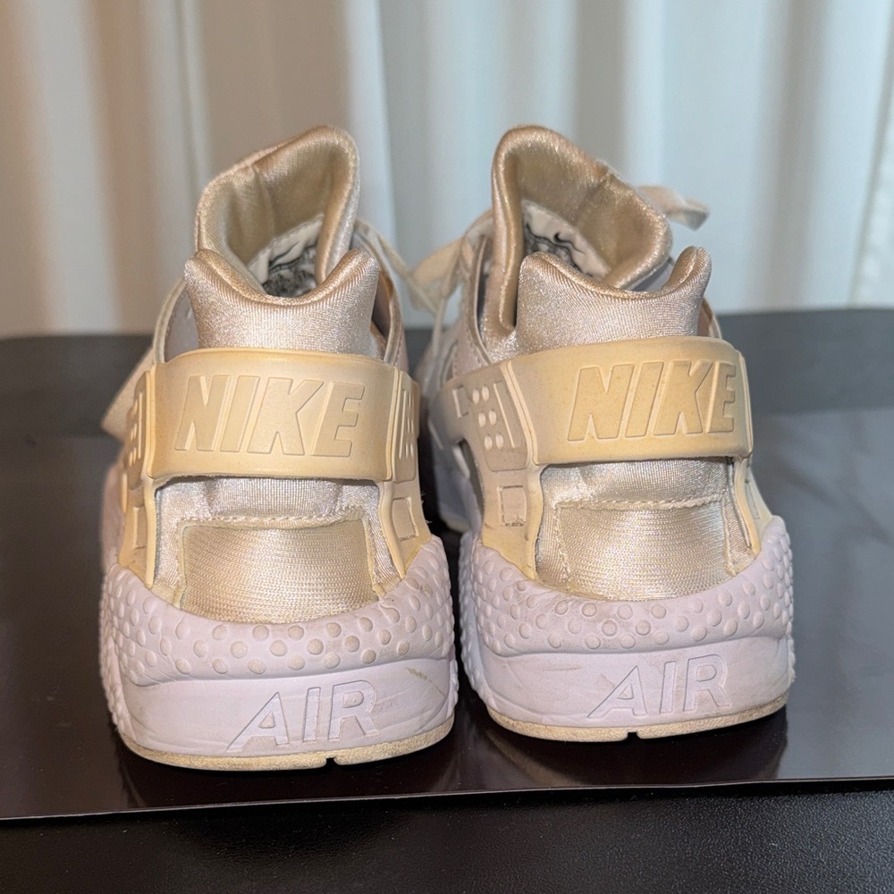 Nike Air Huarache Triple White Sneakers All White Low Top Running Shoes Size 9.5 - Picture 8 of 9